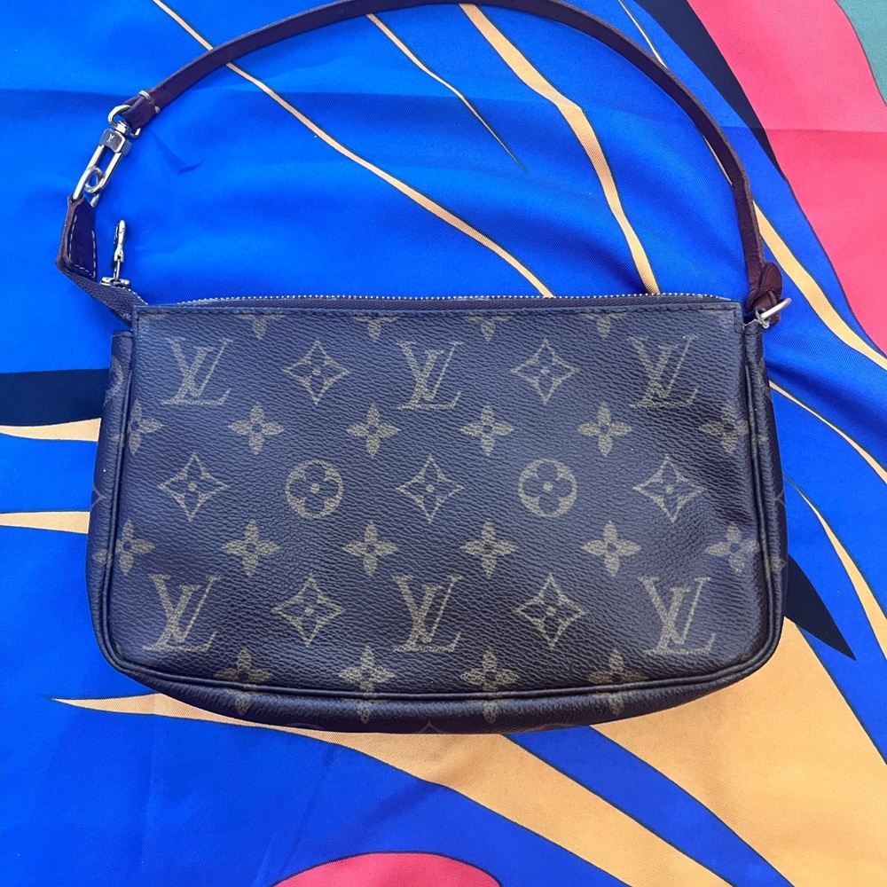 Authentic Preloved Louis Vuitton LV Accessories Pouch Bag  Pochette Monogram - Picture 2 of 9